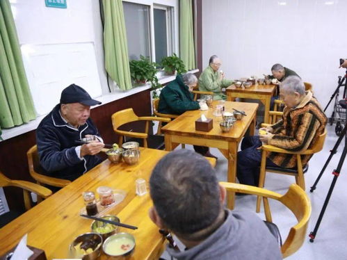 國家衛(wèi)健委攝制組走進鄭州大學(xué)五附院，記錄老年人疫情防控“中國實踐”